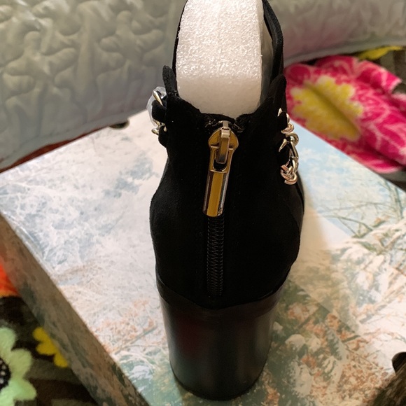 Brand New Black Boots size 10 with back zipper and chains - Picture 3 of 9